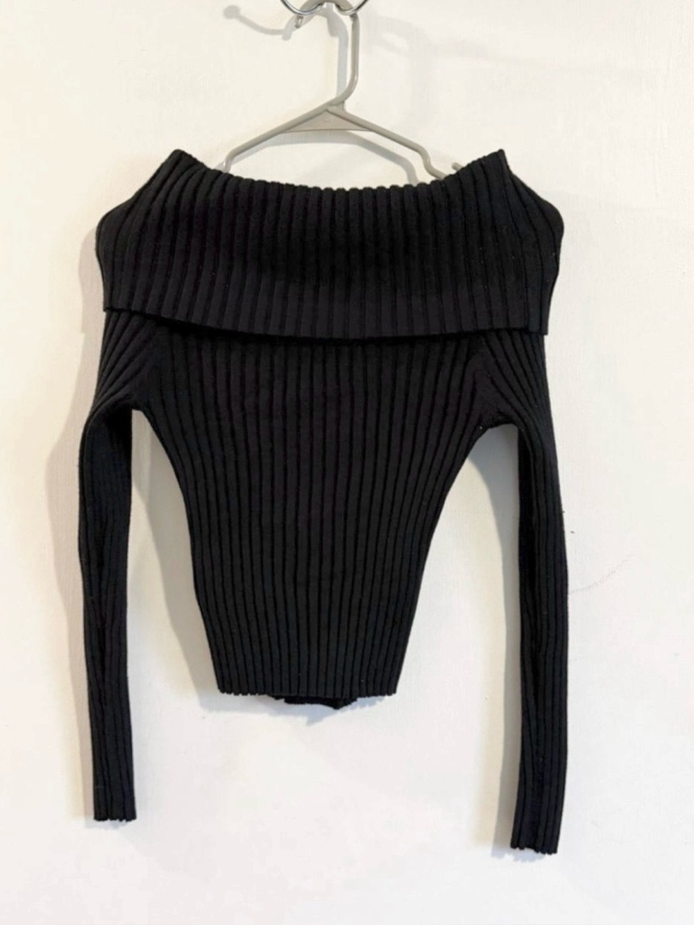 Savage x fenty Black tres soft off the shoulder sweater top size medium (8/10)